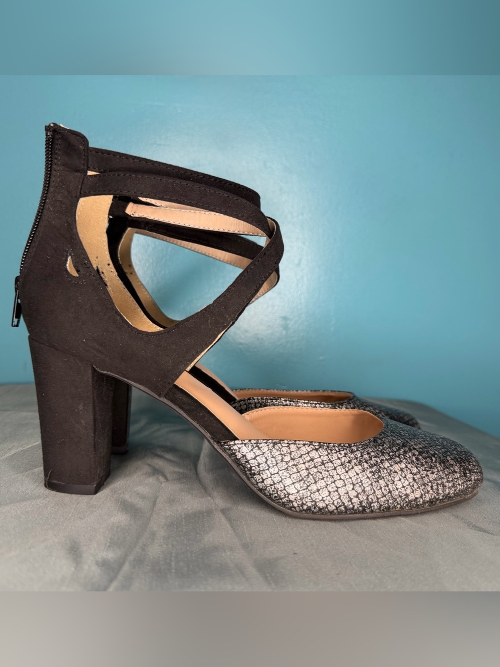 Journey collection Black and Silver Textured Block Heel Women's Dress Pumps